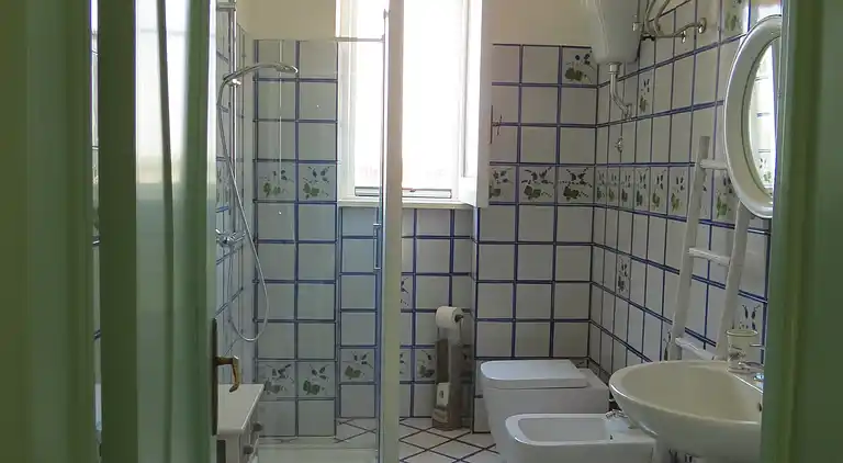 Exclusive apartment in an ancient villa facing the sea