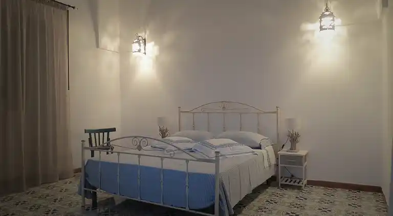 Exclusive apartment in an ancient villa facing the sea