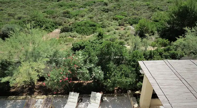 Exclusive apartment in an ancient villa facing the sea