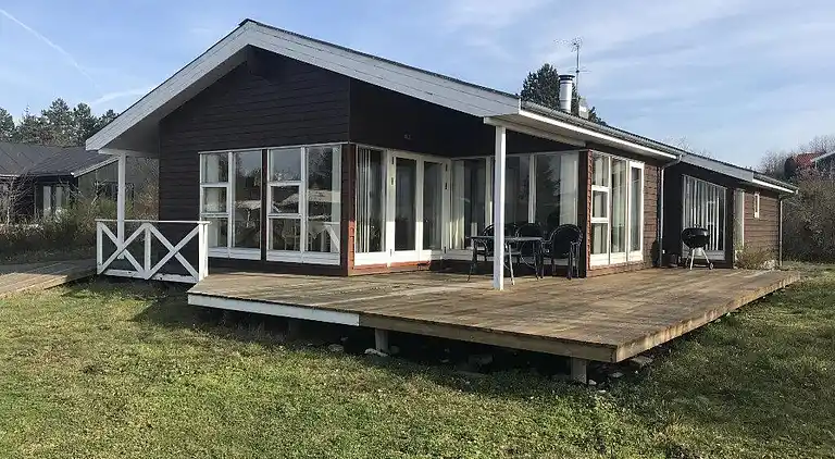 Sommerhus ved Øer Strand