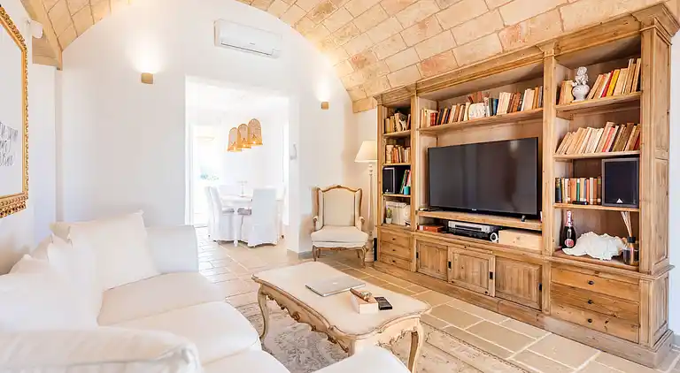 Leukos, charmant villa in Salento with exclusive pool.