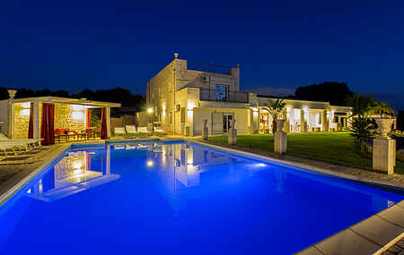Luxurious country villa with private park tennis pool