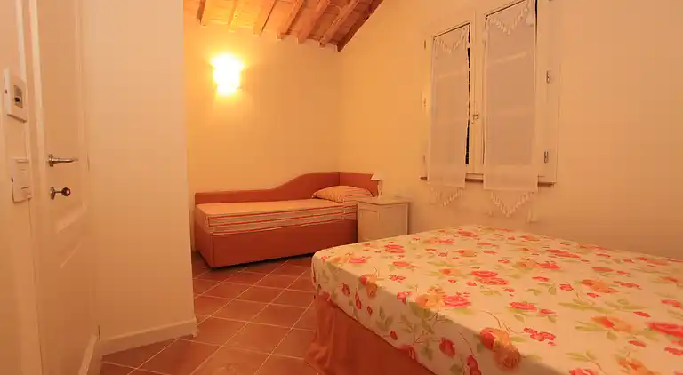 GROUND FLOOR ONE BEDROOM APARTMENT