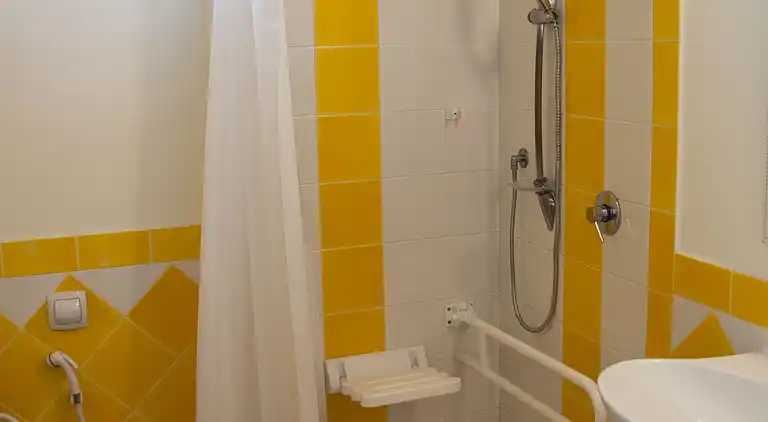 GROUND FLOOR ONE BEDROOM APARTMENT