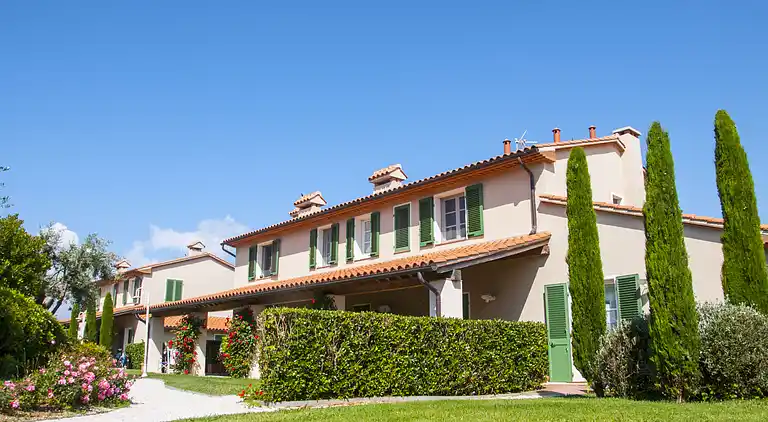 GROUND FLOOR ONE BEDROOM APARTMENT