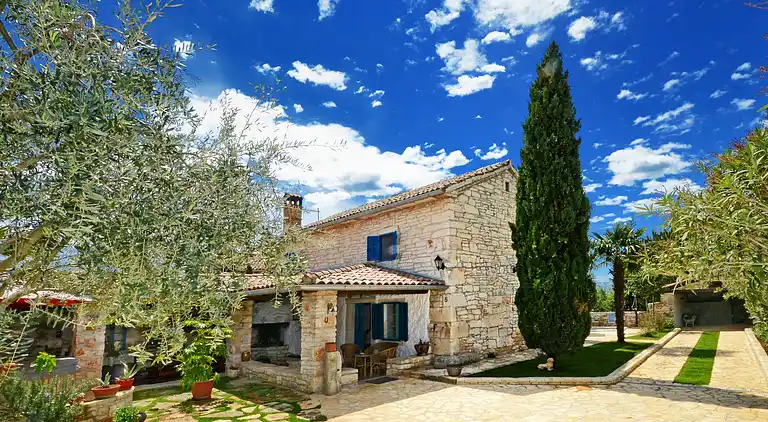 Beautiful Istrian stone house with private pool and garden 