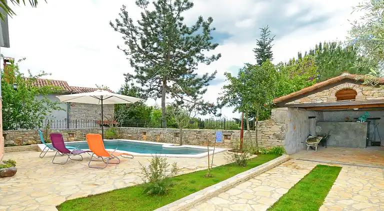 Beautiful Istrian stone house with private pool and garden 