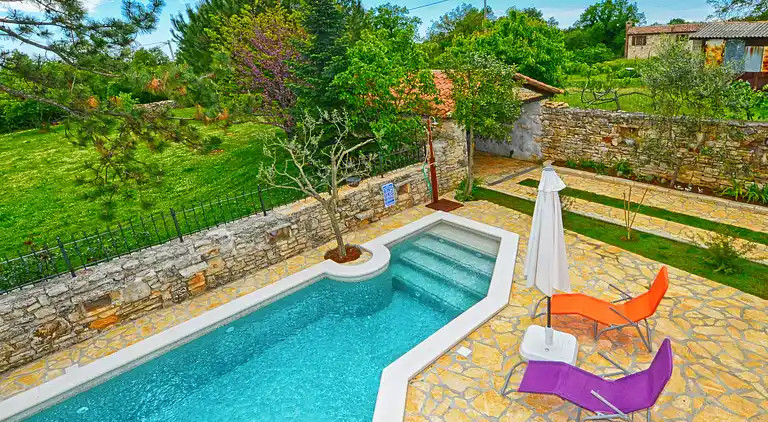 Beautiful Istrian stone house with private pool and garden 