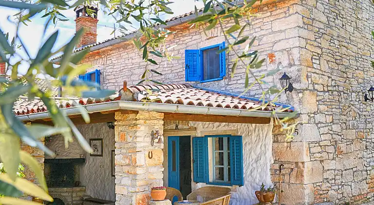 Beautiful Istrian stone house with private pool and garden 