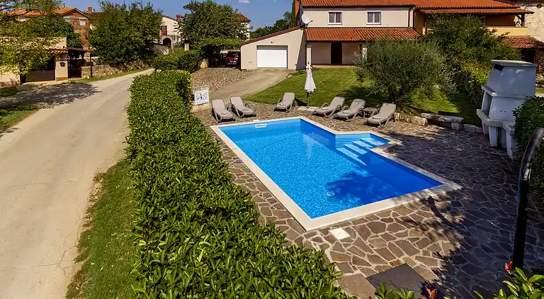 Just 3,5 km away from Porec, private Pool, WiFi, BBQ