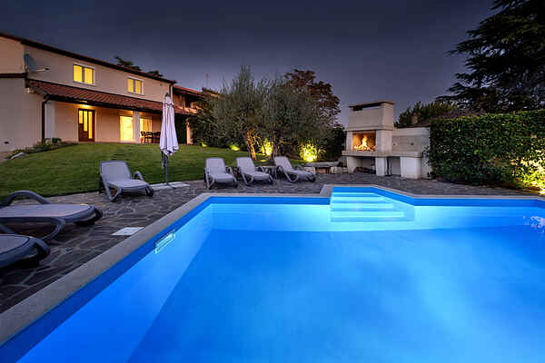 Just 3,5 km away from Porec, private Pool, WiFi, BBQ