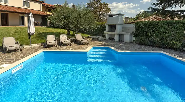Just 3,5 km away from Porec, private Pool, WiFi, BBQ