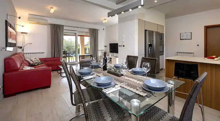 Just 3,5 km away from Porec, private Pool, WiFi, BBQ