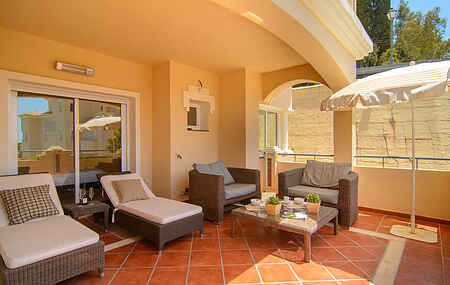 Colorado Hills modern apartment, terrace, sun loungers, WiFi