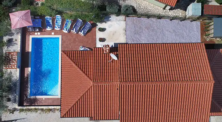 Smukt sommerhus med privat pool og have