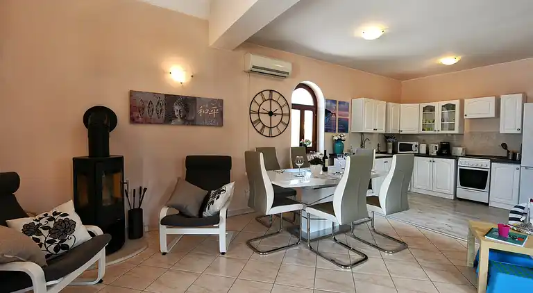 Smukt sommerhus med privat pool og have