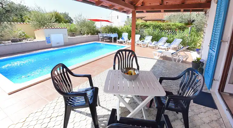 Smukt sommerhus med privat pool og have