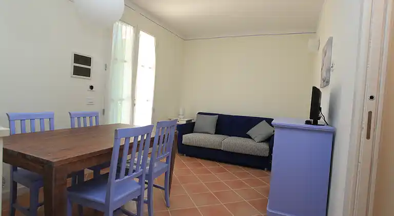 GROUND FLOOR ONE BEDROOM  APARTMENT