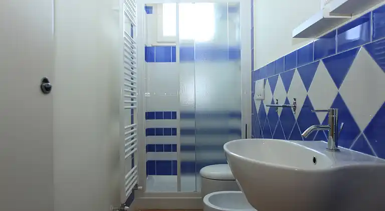 GROUND FLOOR ONE BEDROOM  APARTMENT