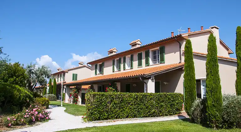 GROUND FLOOR ONE BEDROOM  APARTMENT