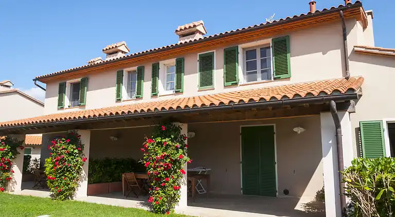 GROUND FLOOR ONE BEDROOM  APARTMENT