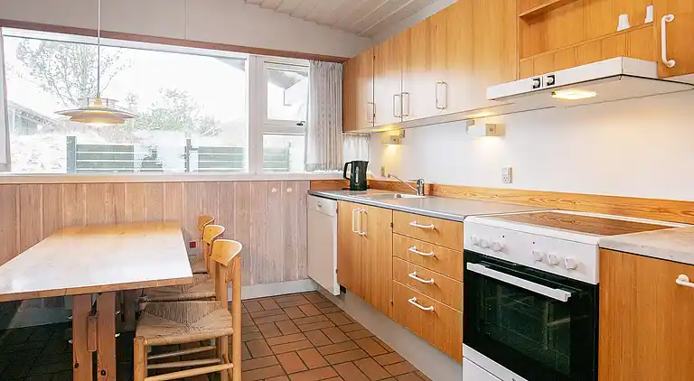 C-3 room,2 bathrooms