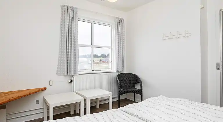 C-3 room,2 bathrooms