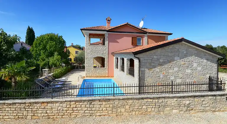 Beautiful new holiday villa with private pool, garden