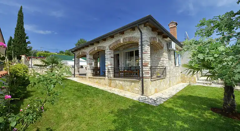 The villa with pool and garden, perfect for a family holiday