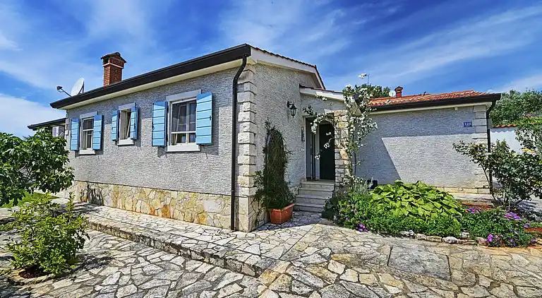 The villa with pool and garden, perfect for a family holiday