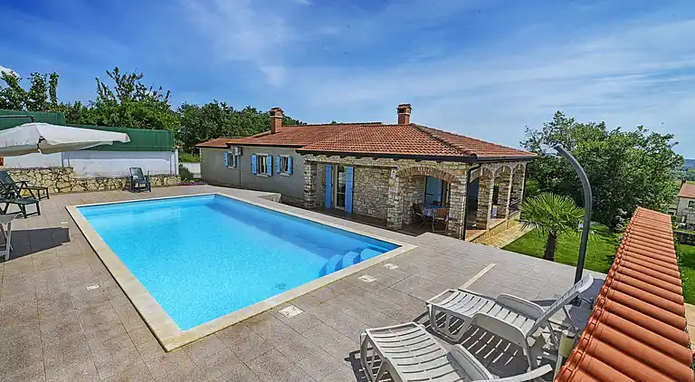 The villa with pool and garden, perfect for a family holiday