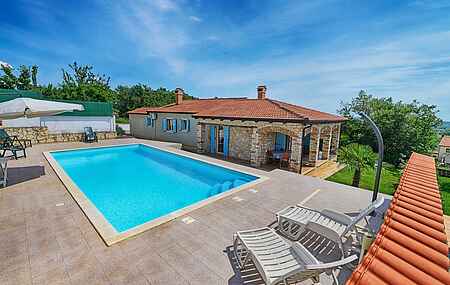 The villa with pool and garden, perfect for a family holiday