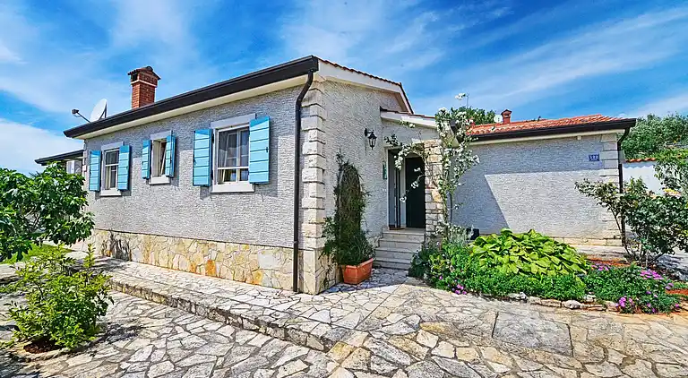 The villa with pool and garden, perfect for a family holiday