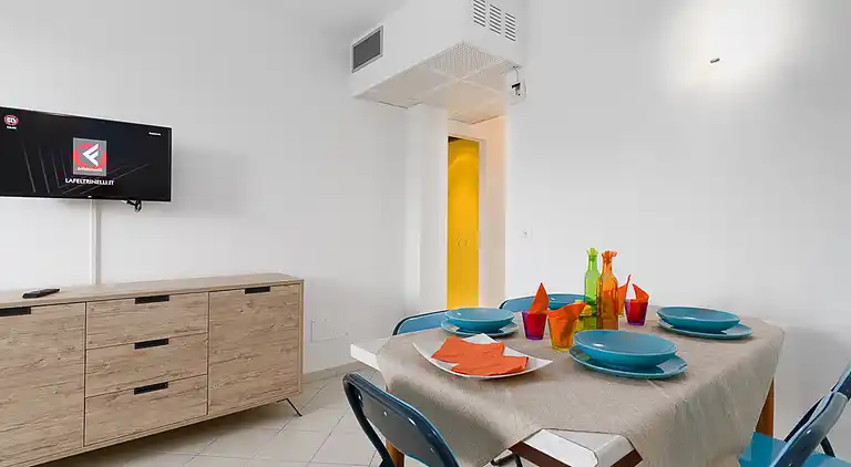 Wonderful two-room apartment immersed in a green oasis 