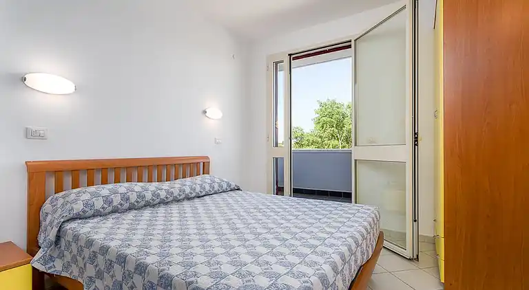 Wonderful two-room apartment immersed in a green oasis 