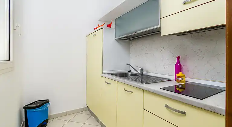 Wonderful two-room apartment immersed in a green oasis 