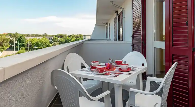 Wonderful two-room apartment immersed in a green oasis 