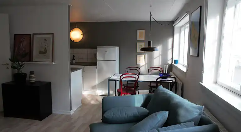 Hyggelig lejlighed i den gamle Gård i Gaden