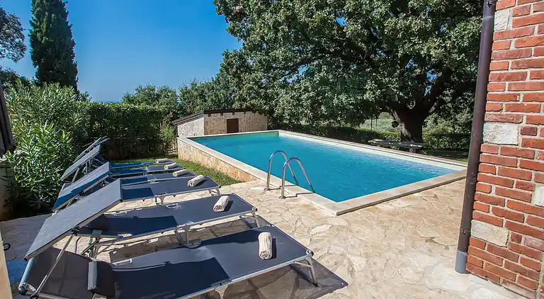 Beautiful villa with pool and a great garden