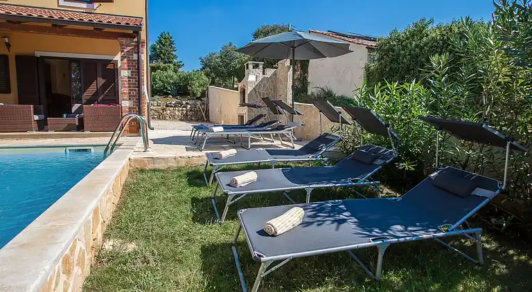 Beautiful villa with pool and a great garden