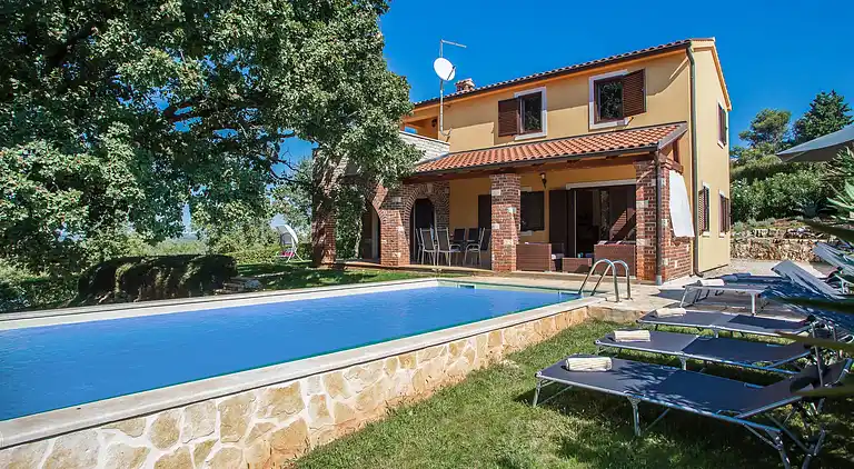 Beautiful villa with pool and a great garden