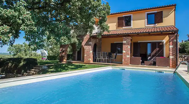 Beautiful villa with pool and a great garden