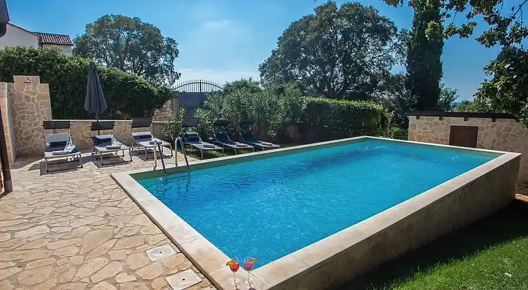 Beautiful villa with pool and a great garden