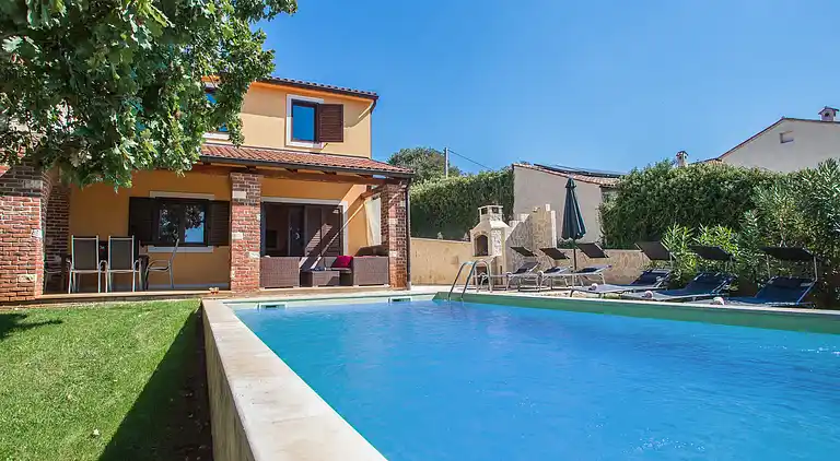Beautiful villa with pool and a great garden