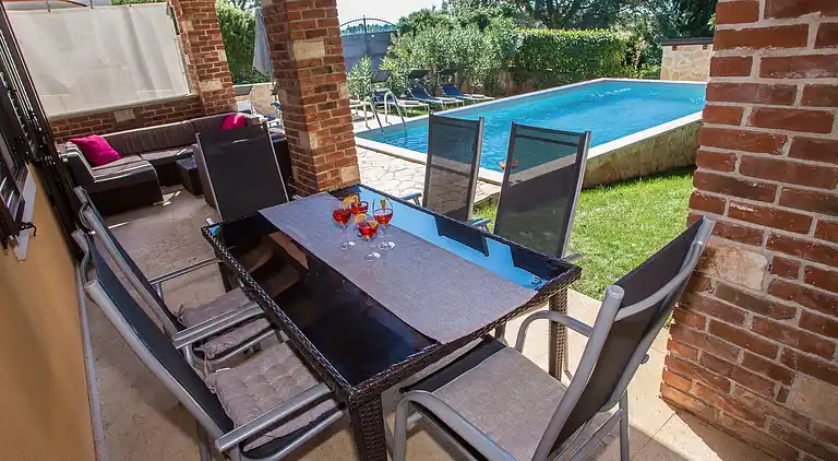 Beautiful villa with pool and a great garden