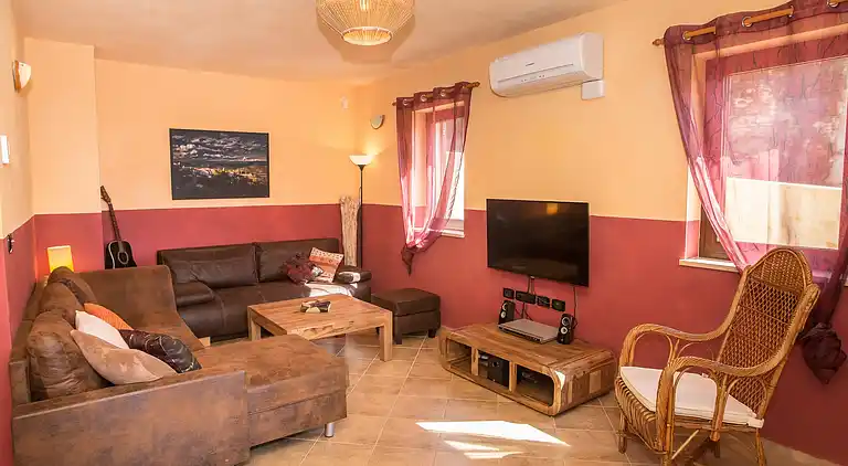 Beautiful villa with pool and a great garden