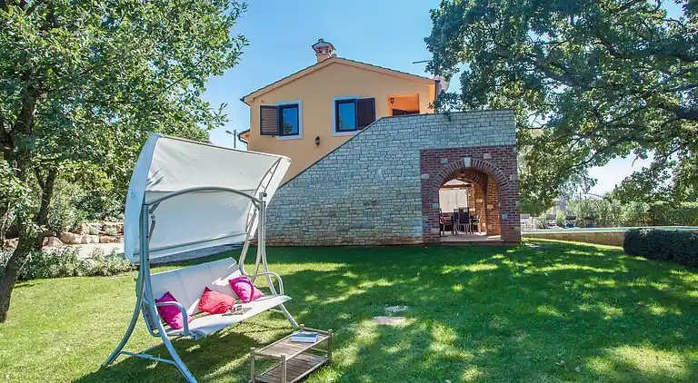 Beautiful villa with pool and a great garden