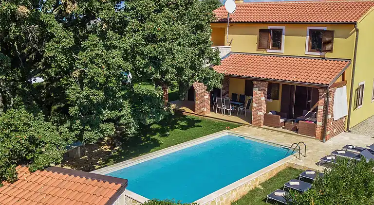 Beautiful villa with pool and a great garden
