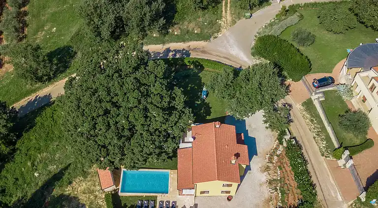 Beautiful villa with pool and a great garden