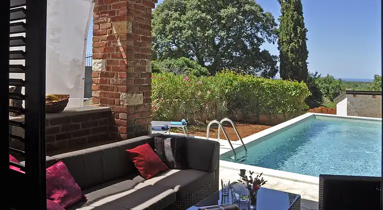 Beautiful villa with pool and a great garden